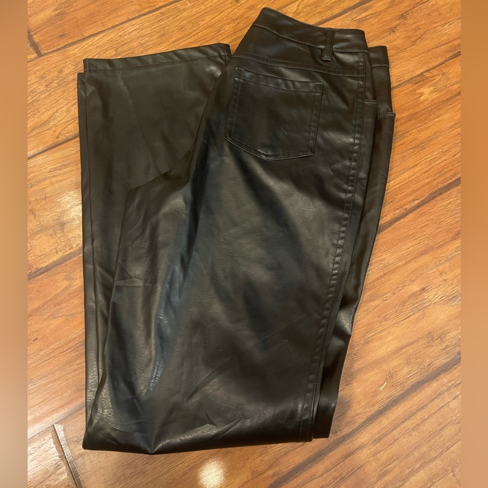 Faux leather pleather Kathy Ireland black boot cut pants slacks woman’s 8 EUC